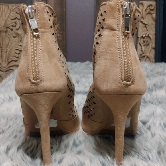 NWT Forever 21 Tan Cut-Out Peep Toe Booties - Picture 3 of 5